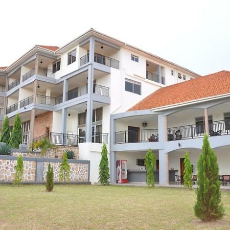 Eka Hoima Hotel Екстериор снимка
