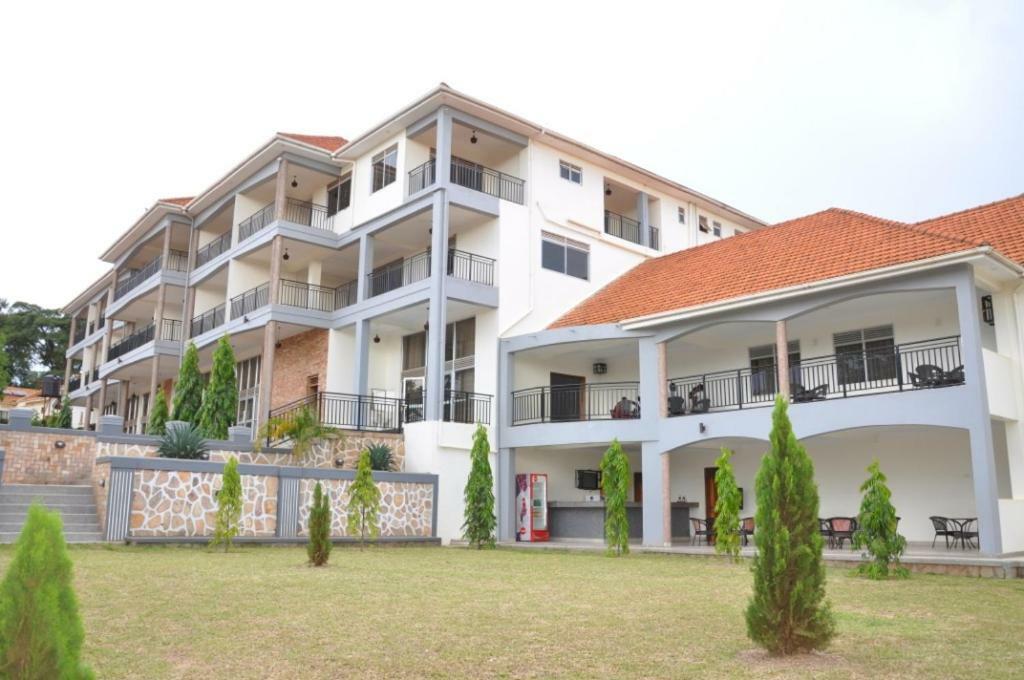Eka Hoima Hotel Екстериор снимка